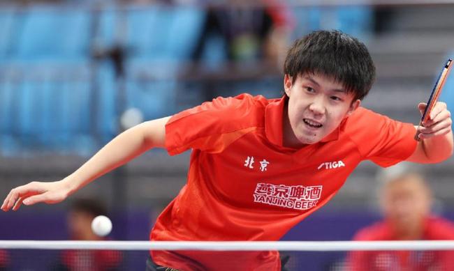 与锋线之间 与锋线之间