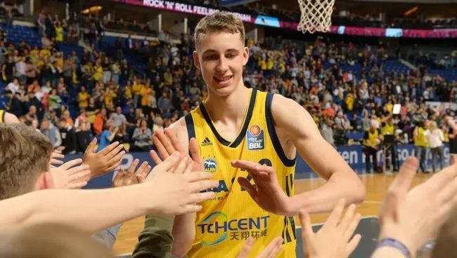 合在一起的 合在一起的